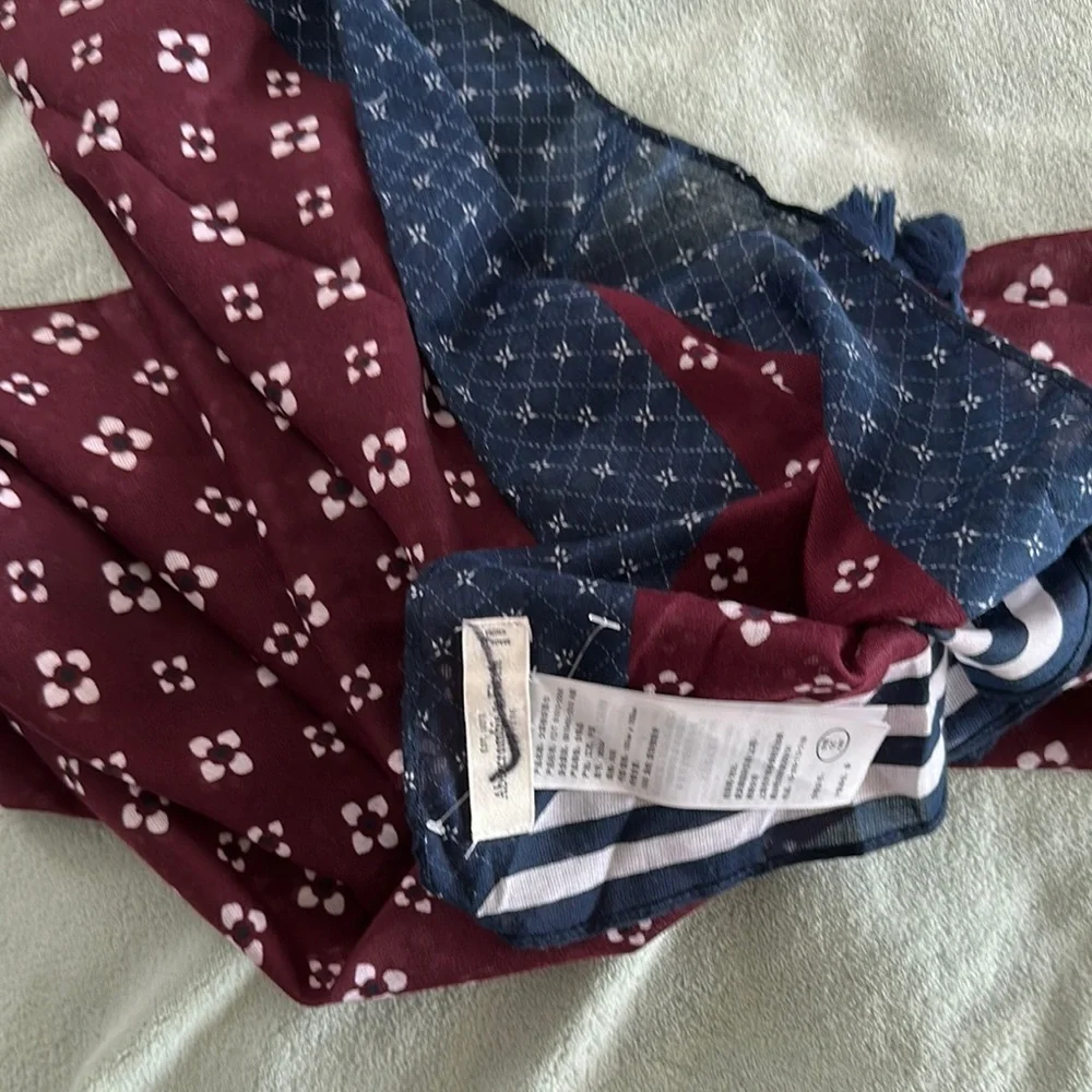 NWOT Abercrombie & Fitch Square Scarf Size ~40”